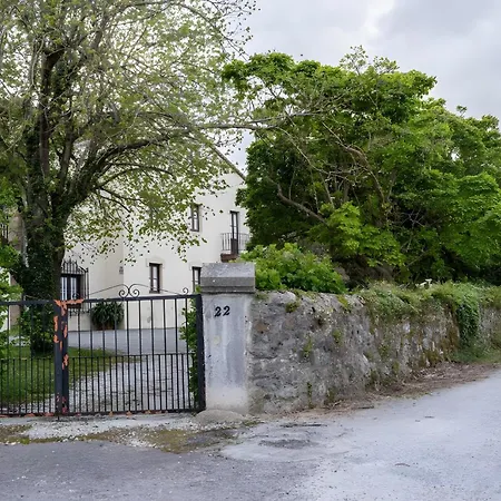 Casa Montanesa En Medio Cudeyo Hébergement de vacances Valdecilla